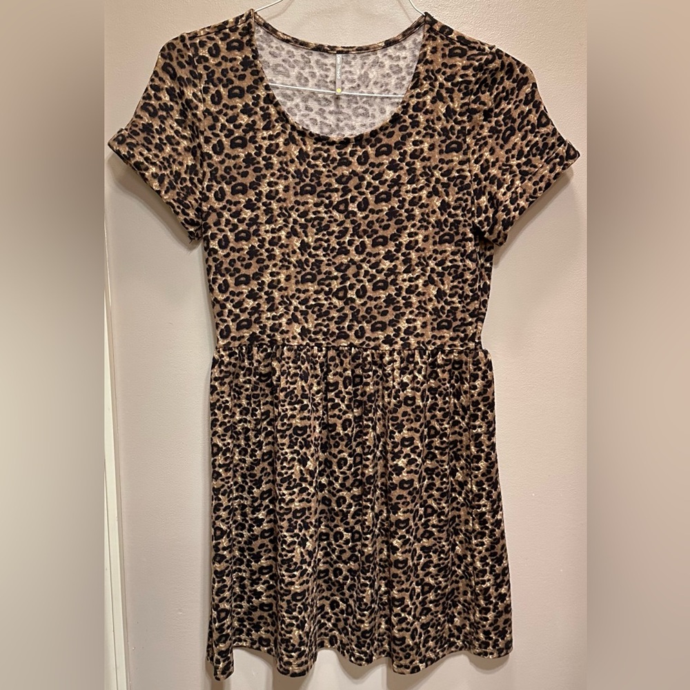 ⭐️NWOT Color Thread Leopard Print Dress⭐️ - Picture 2 of 6